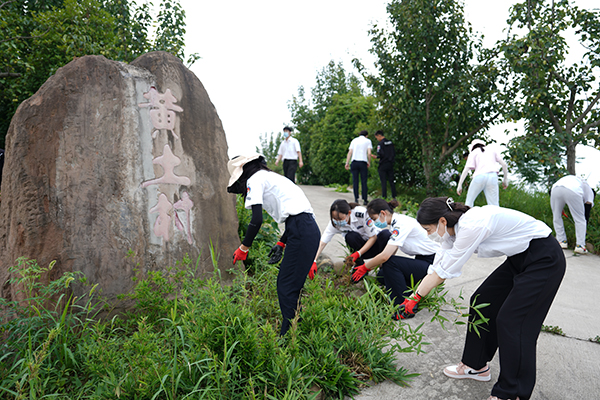 “助力鄉(xiāng)村振興，踐行艱苦奮斗” 將新員工黨性教育活動搬到對口幫扶村2.jpg